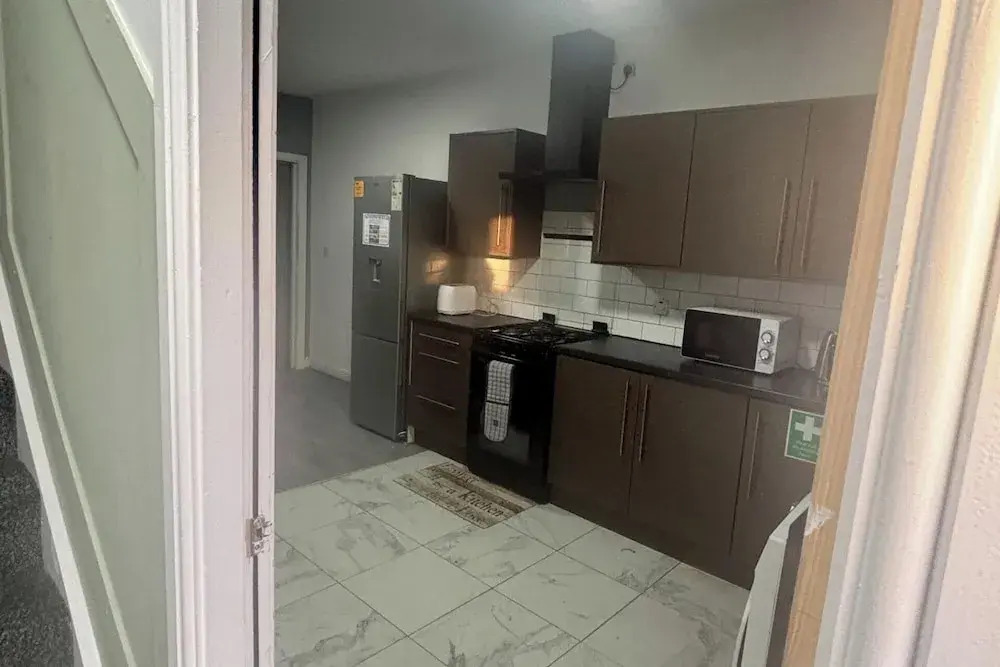 1 Room Ensuite Flat - Sleeps 2 With Sky Full Fibre