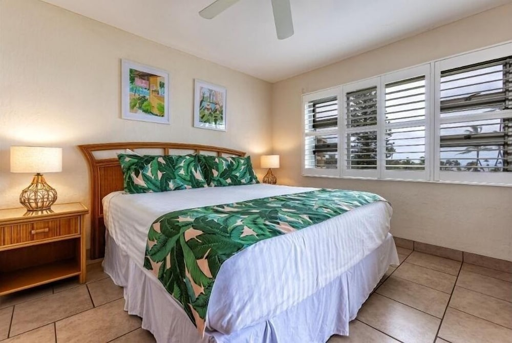 Menehune Shores #423 2 Bedroom Condo by RedAwning