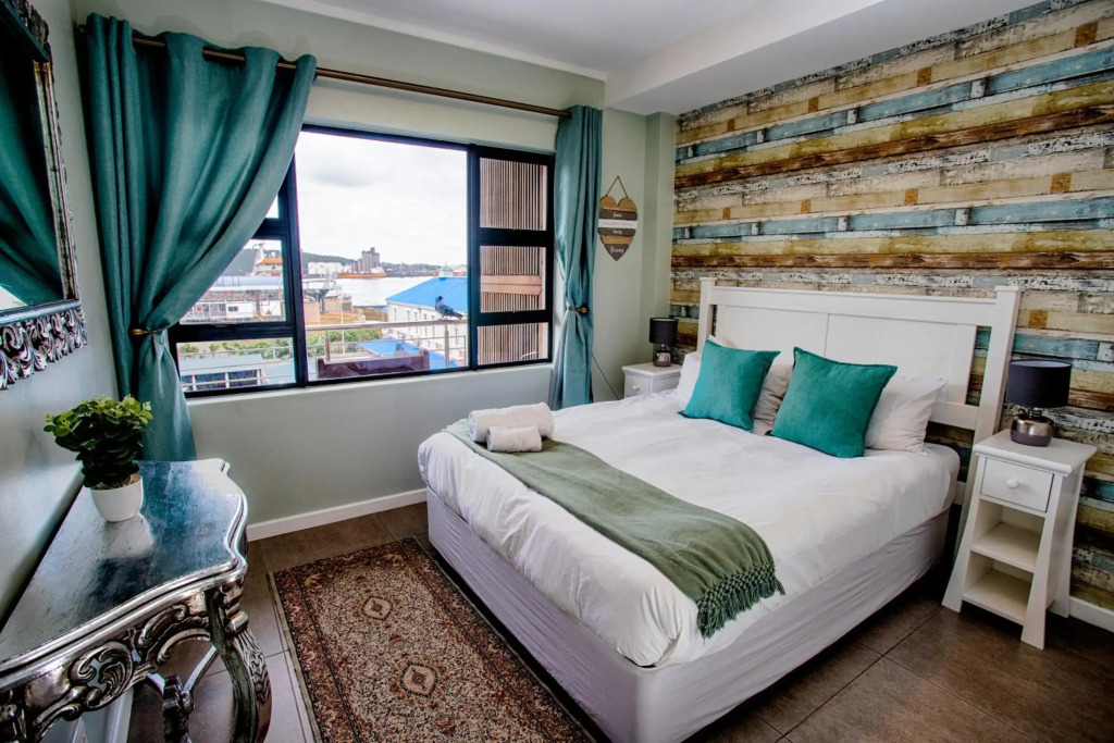uSHAKA WATERFRONT - LUXURIOUS LAVISH LOOKER