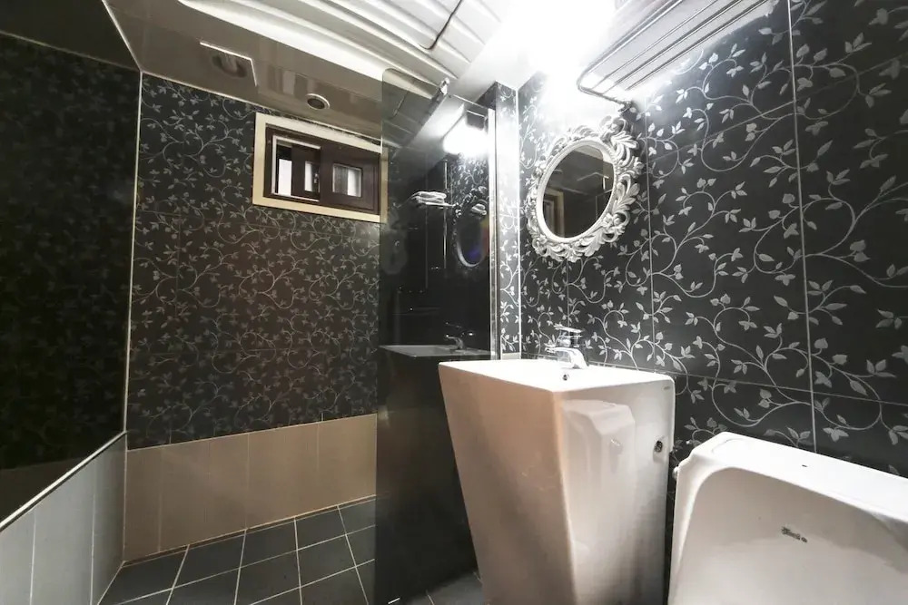 Film37.2 Hotel