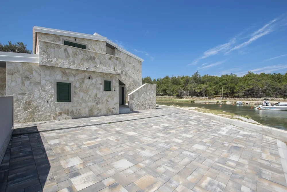 House Luxury Stone Villa Vir