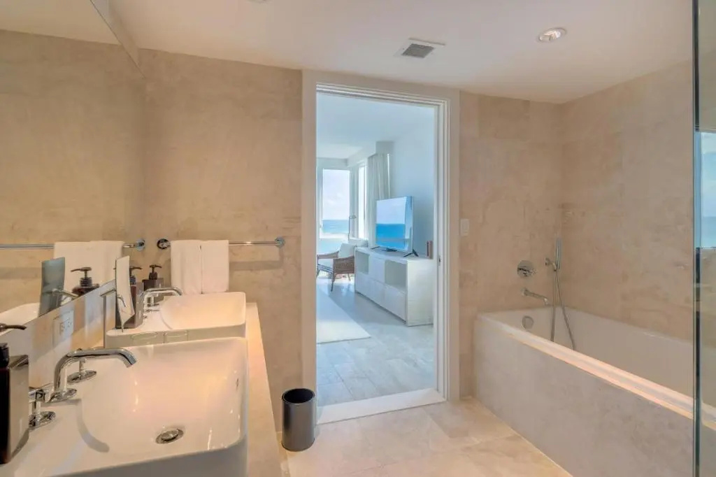 Oceanview Private Condo at 1 Hotel & Homes 1120