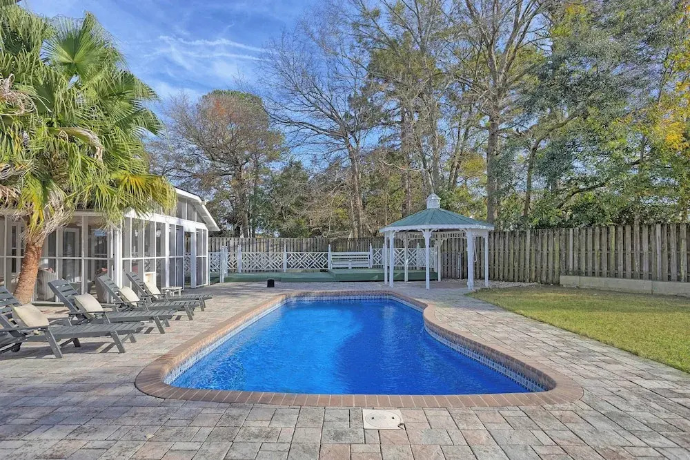 Family Friendly House w Pool & Games