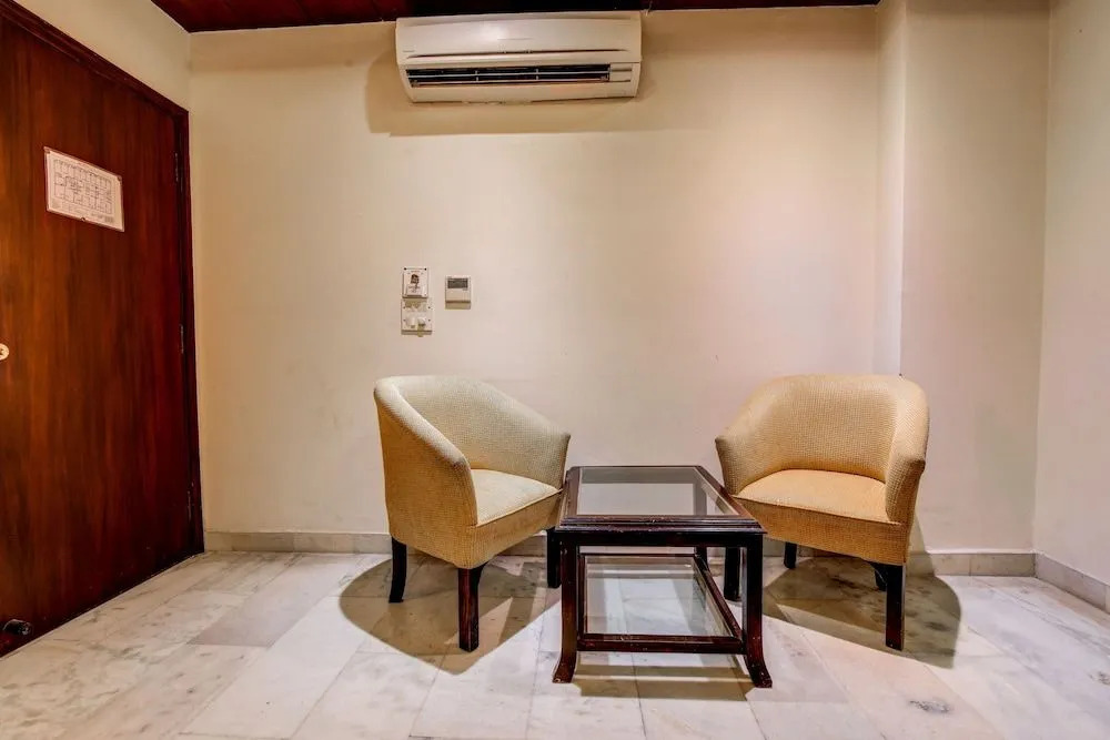 OYO 39725 Hotel Regent Continental