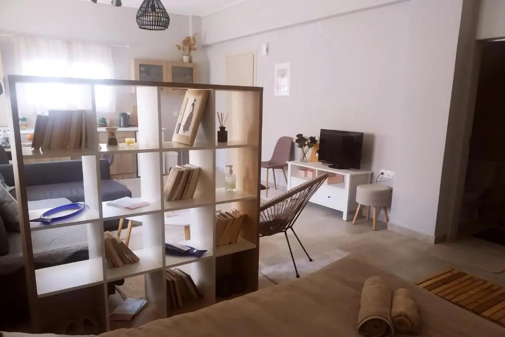 Xrysa's Central City Apartment
