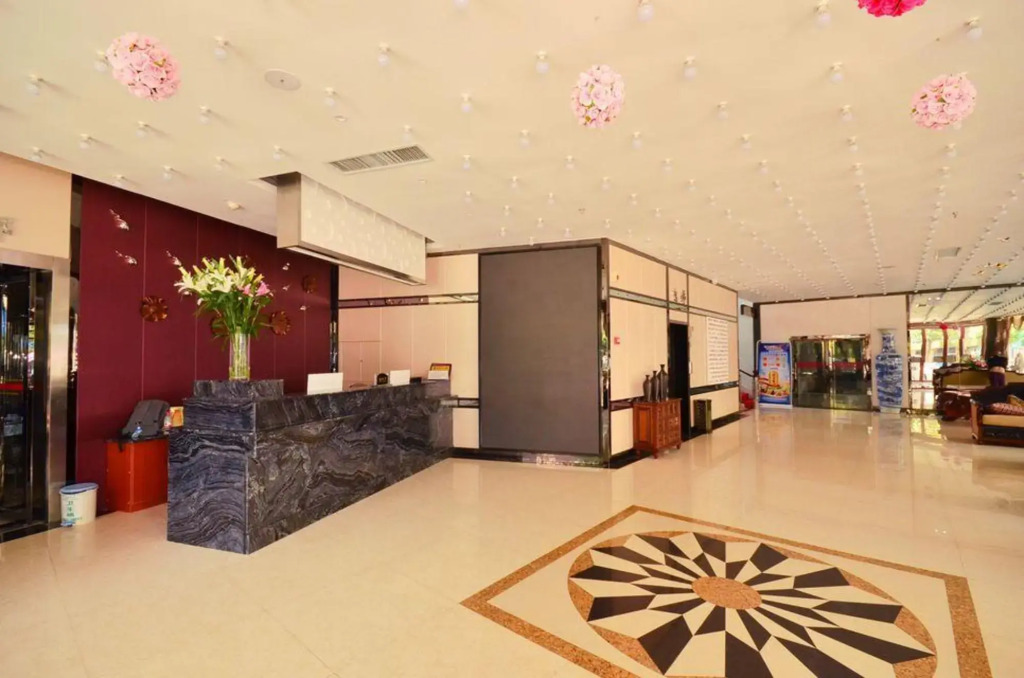 Long Wan Hotel（Wuhan jiuquanjia International Plaza Xingyuan Street store）