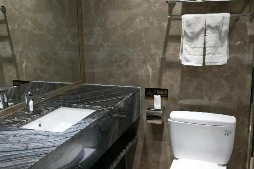 Yitong No. 9 Business Hotel