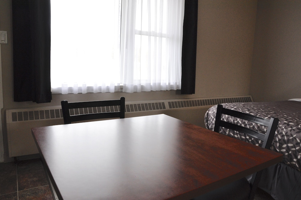 Moonlight Inn and Suites Sudbury