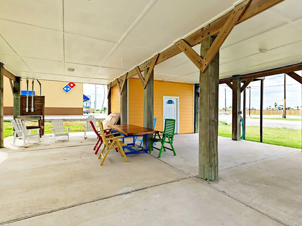 Royal Palm Home 3 Bedrooms 2 Bathrooms Home
