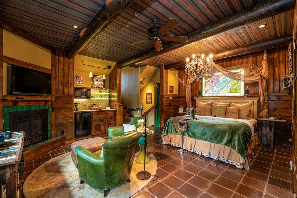 Highland Haven Creekside Inn