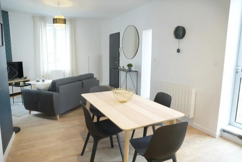 T2 de 55m2 avec toit terrasse, hyper centre, wifi, Netflix, draps, savons et serviettes fournis