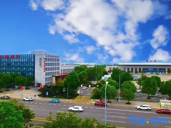 Vienna Hotel (Chongqing Qishan High-speed Railway Station Plaza)
