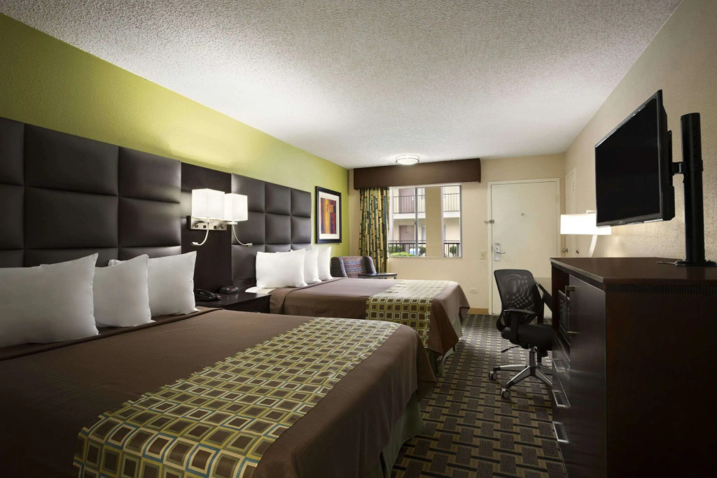 Days Inn by Wyndham Dallas Irving