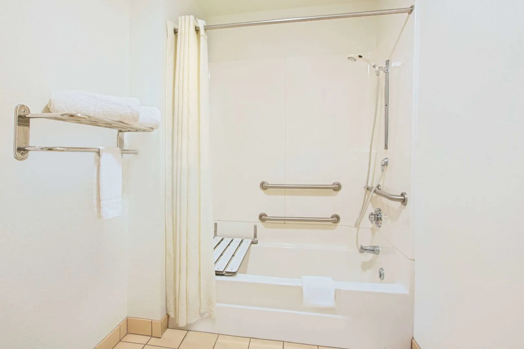 The Orchard Hotel Ukiah Wine Country Free Breakfast, Pool, & Hot Tub