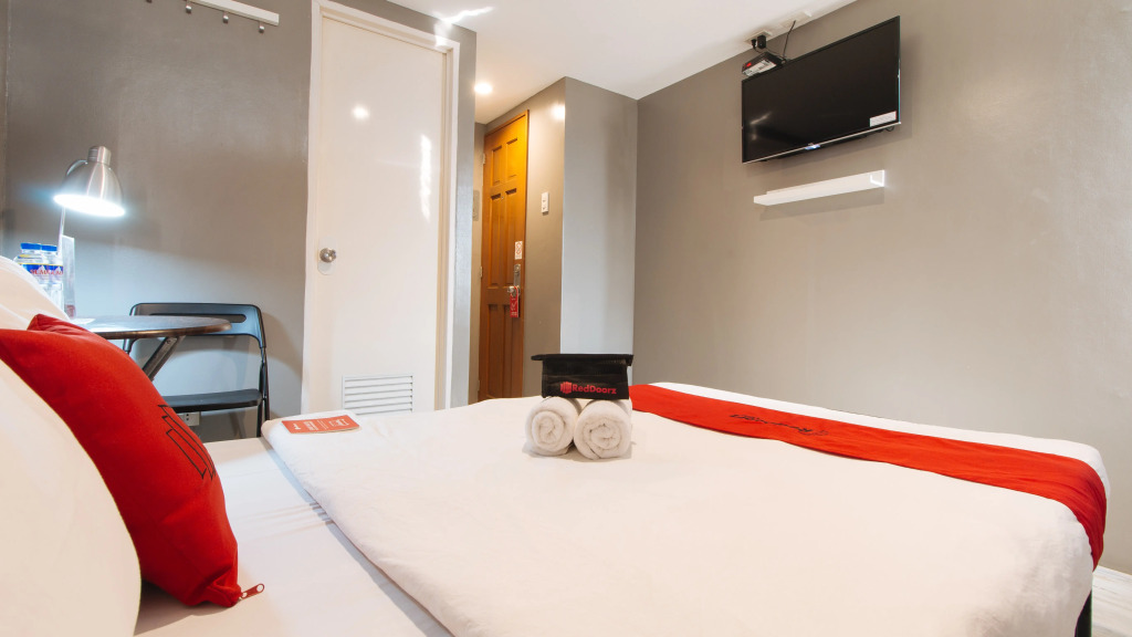 RedDoorz at Hotel Rosemarie