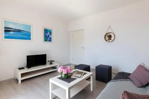 Apartment Mirna