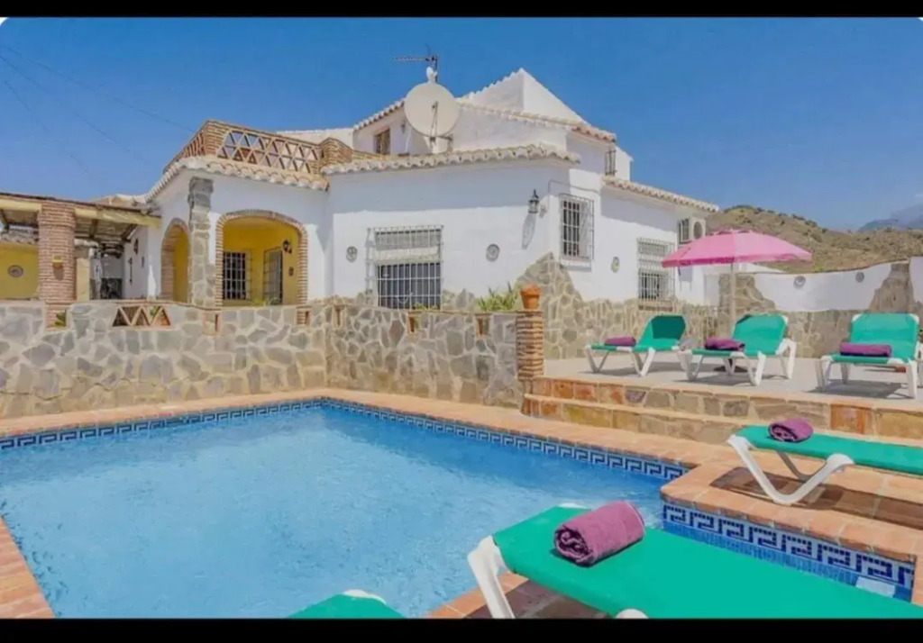 Villa Aránzazu Nerja by Ruralidays