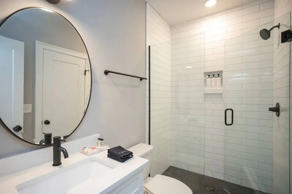 Ryman by Avantstay Centrally Located Townhouse w/ Stylish Interior & Porch Swings!