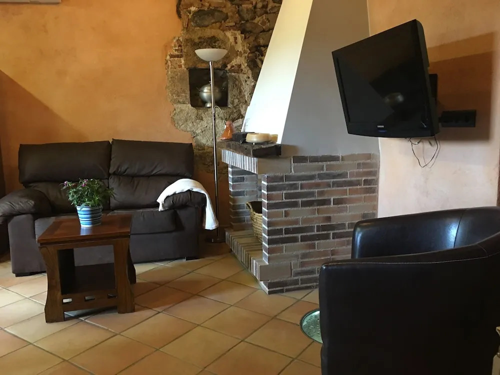 Masia Can Oller by Checkin