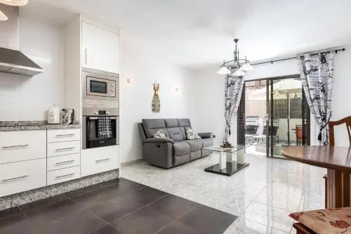 Victoria Court - 1 bed pool & sea view