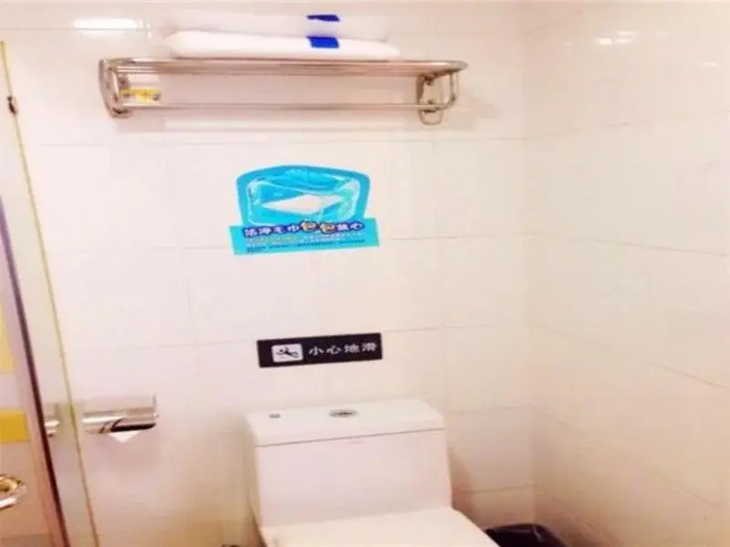 Wanao Hotel (Xiamen Railway Station Wenzao Subway Station)