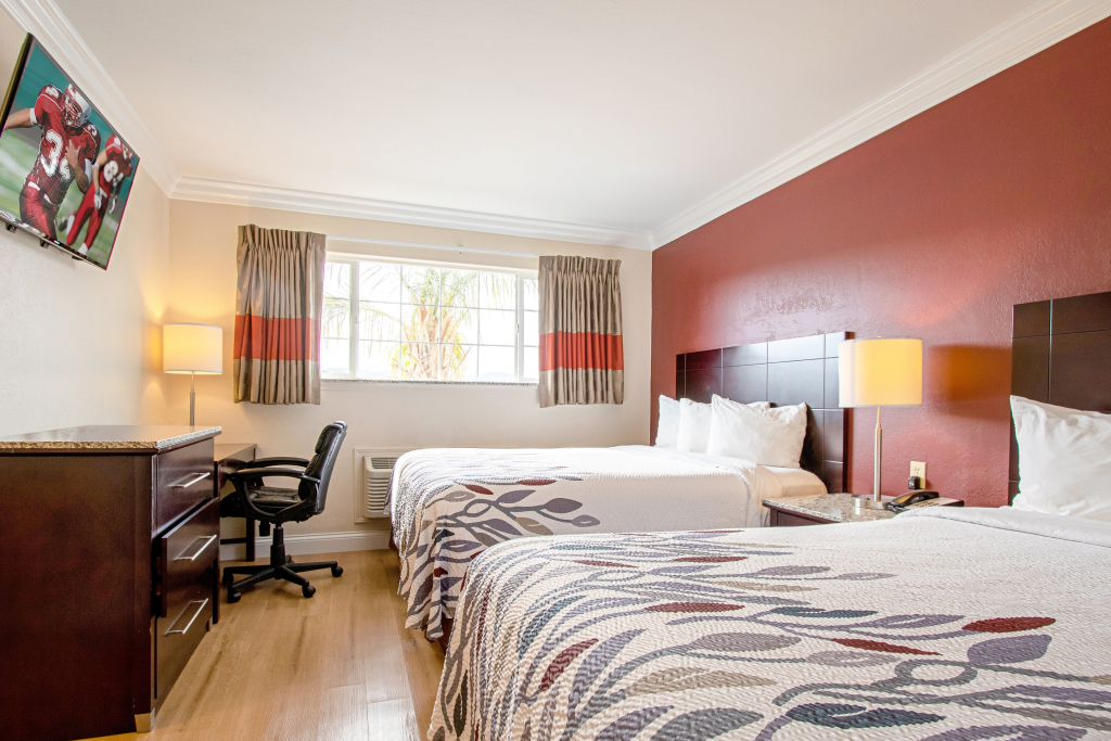 Red Roof Inn & Suites Monterey