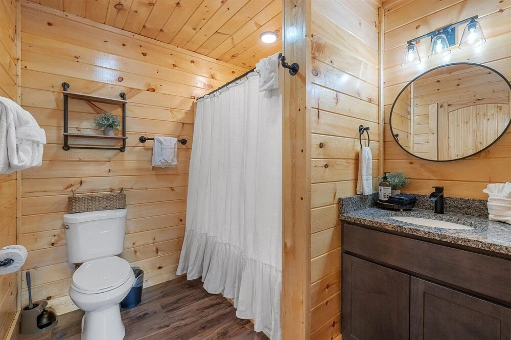 Chasing The Son Cabin 3 Bedroom Cabin by RedAwning