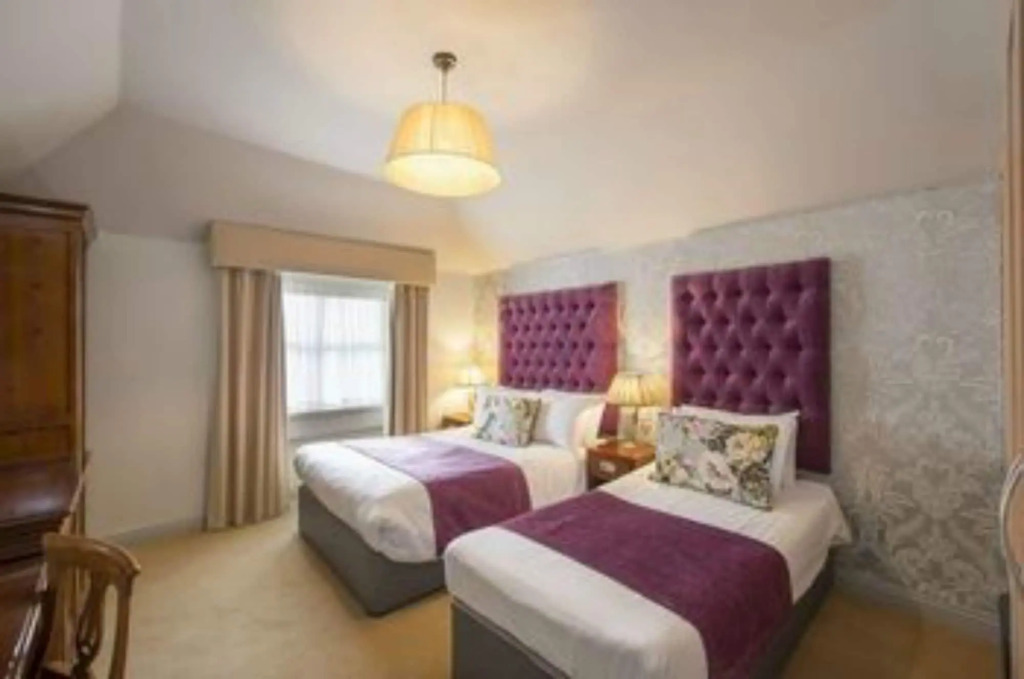 Barrys Hotel