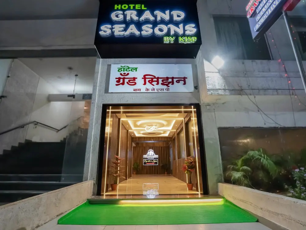 Hotel Grand Seasons