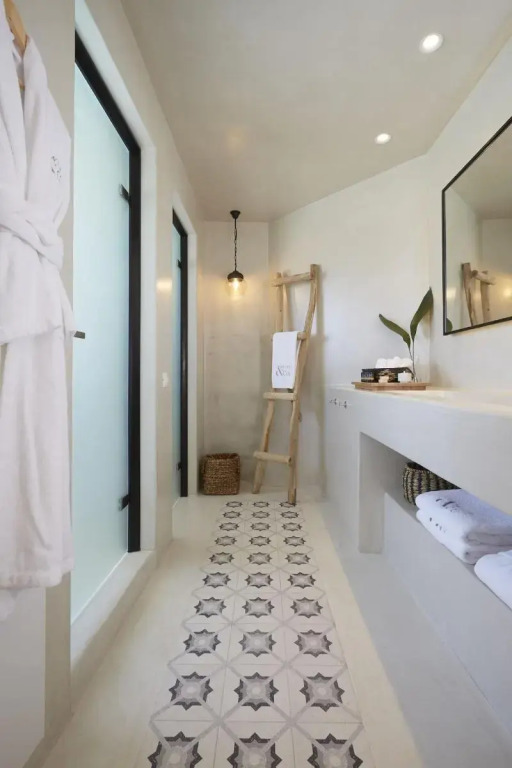 White & Co. La Torre Suites