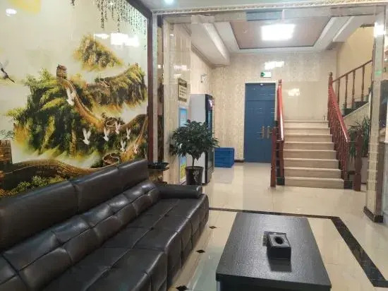 Pinghu Xinyue Fashion Hotel