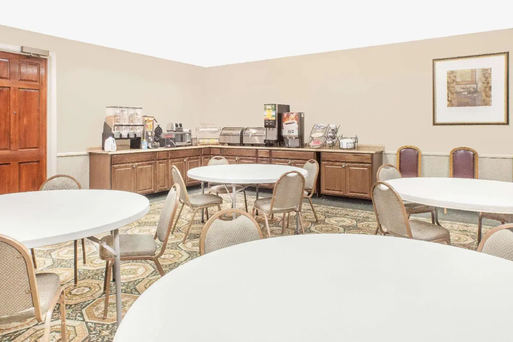 Baymont Inn and Suites Paris