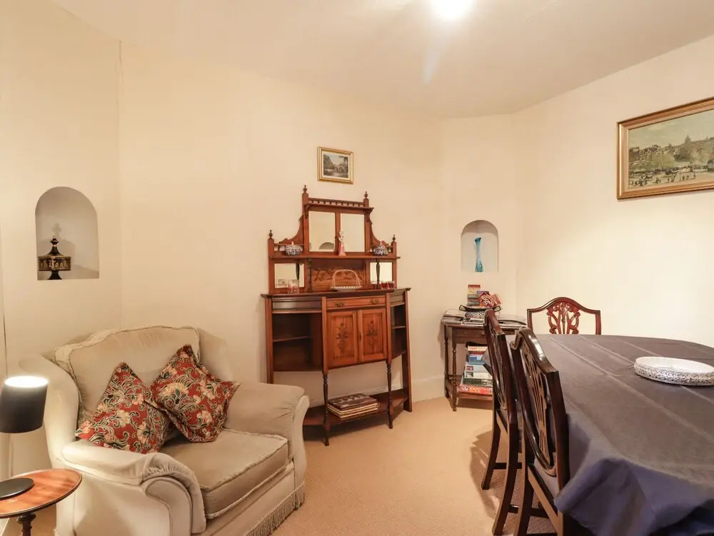 Holly Hoose