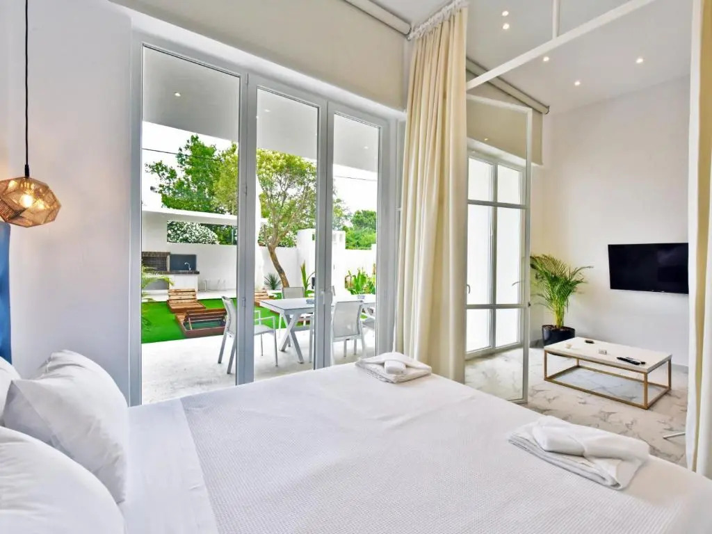 4 Elements Seaside Luxury Suites by TravelPro Services Nea Moudania Halkidiki