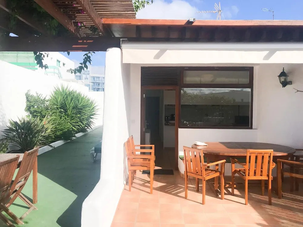 Bungalow with 2 Bedrooms in Tías, with Furnished Terrace And Wifi - 500 M From the Beach