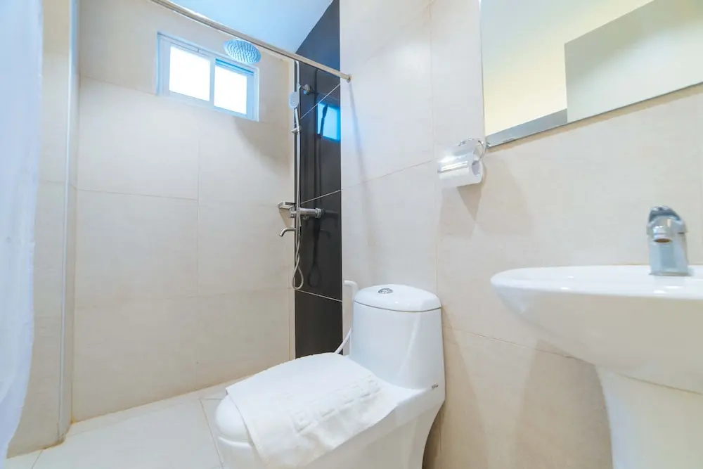 RedDoorz Plus at Hotel Metro Kalibo