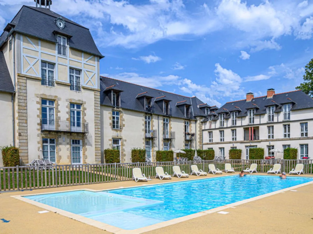 Villa Château De Kergonano- dans lOrangerie-4 by Interhome