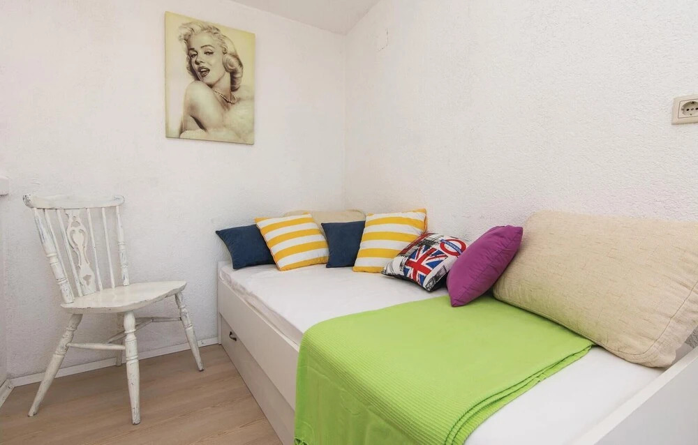 Two-Bedroom Holiday Home In Privlaka-Sabunike