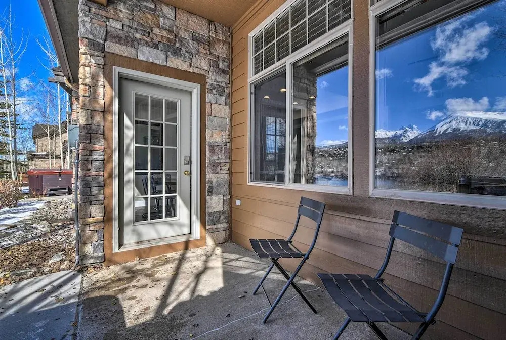 7 Mi to Keystone: Waterfront Home w/ Scenic Views