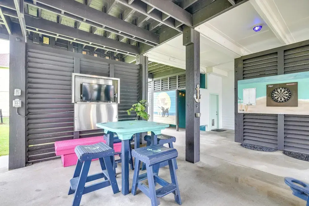 Retreat w/ Hot Tub & Fenced Yard: Walk to Beach