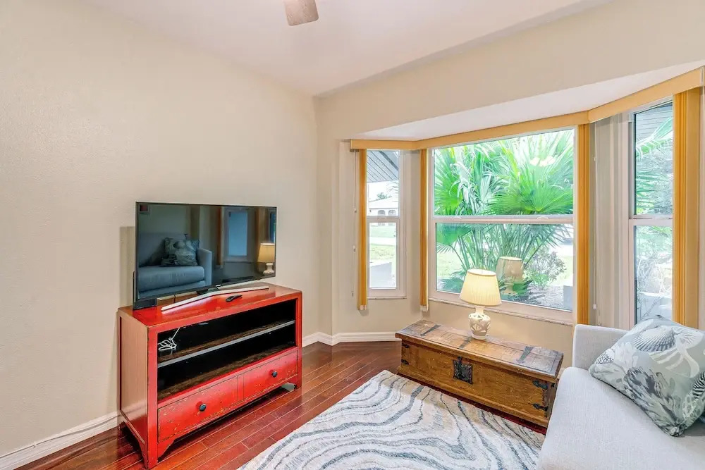 Pet-friendly Home w/ Pool, Close to Venice Beaches