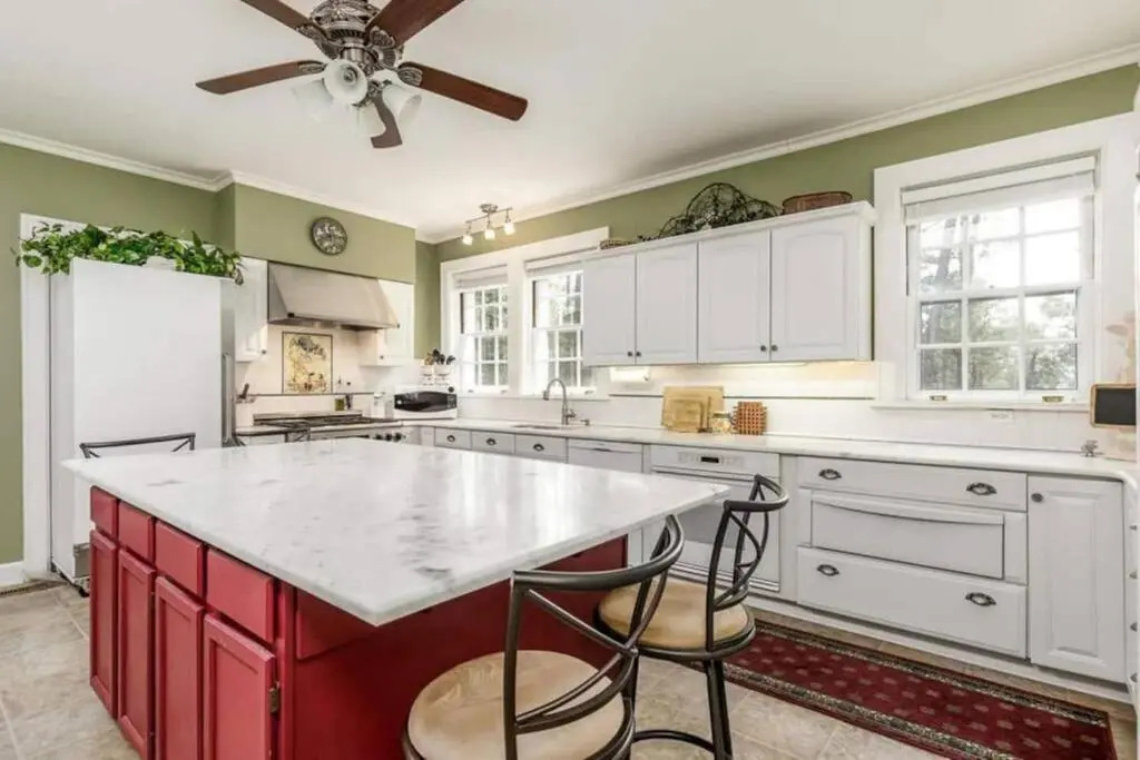 Knollwood House Bed & Breakfast