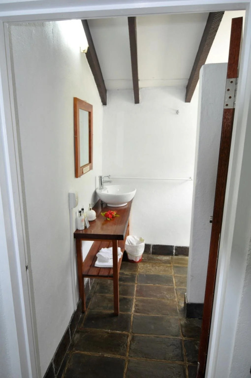 Deco Stop Lodge