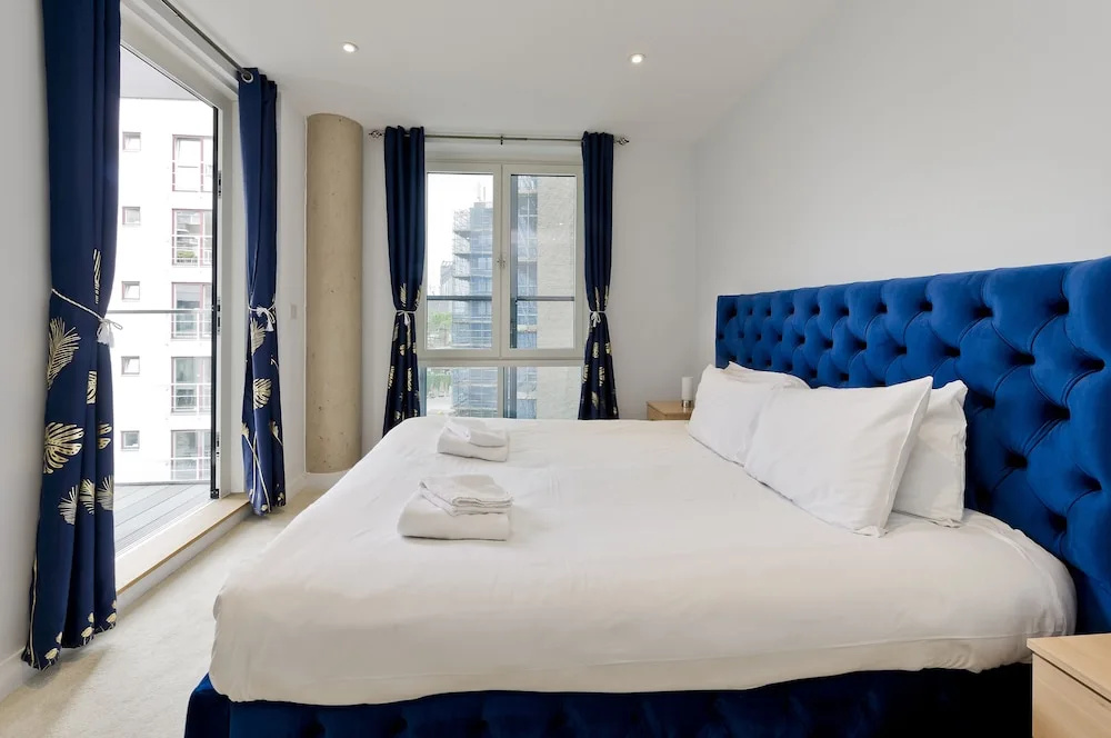Spacious Flat Near South Bank by Underthedoormat