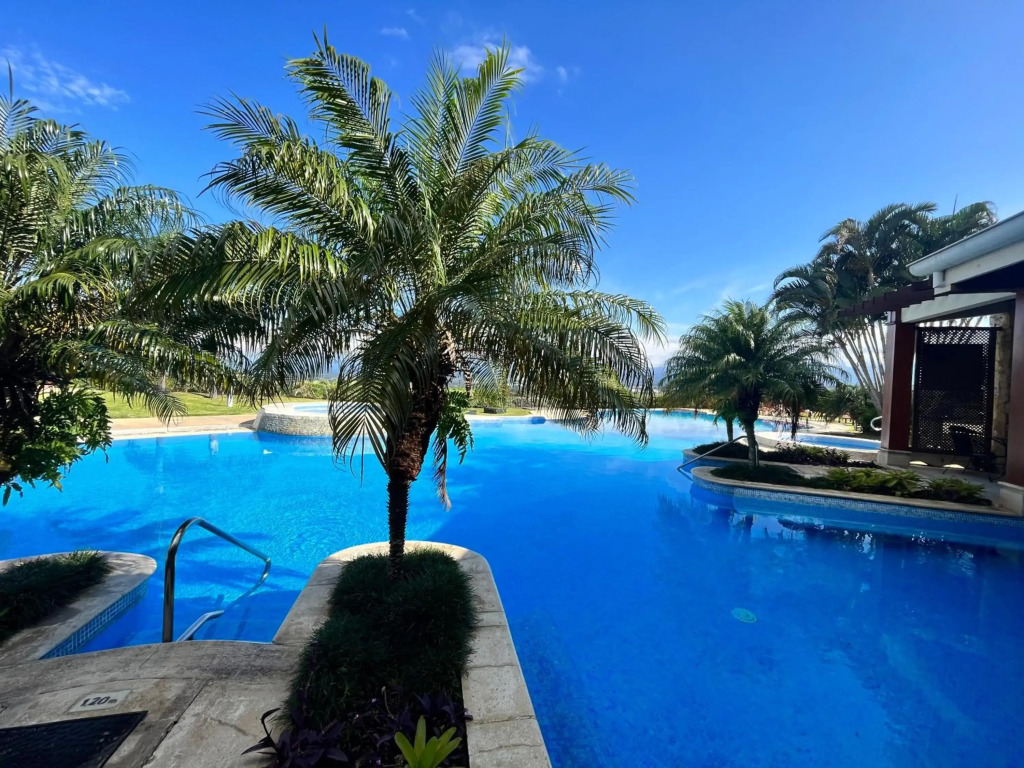 Modern 2 bed APT complex Pool,Tennis,Gym,FreeWiFi