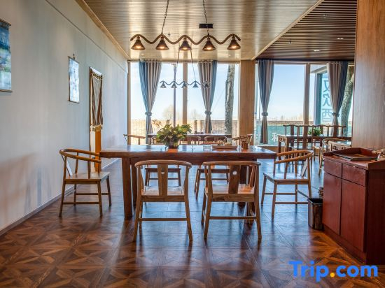 Lake View Suites by Muge