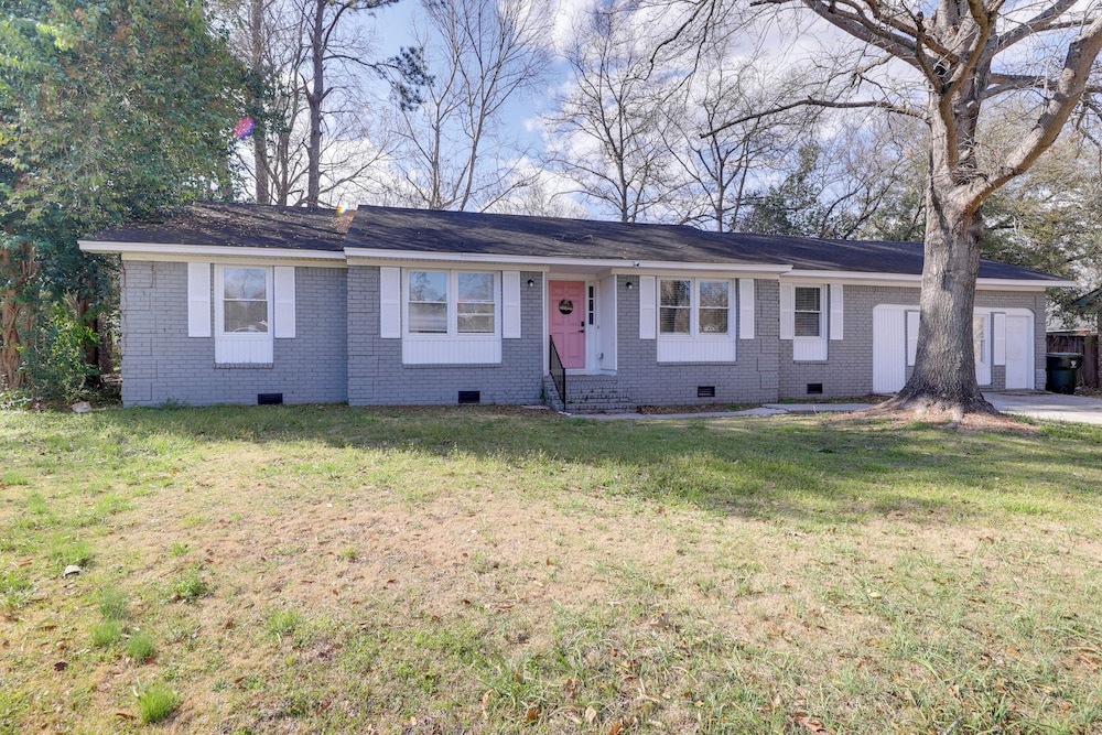 Suburban Family Home 18 Mi to Dtwn Charleston!