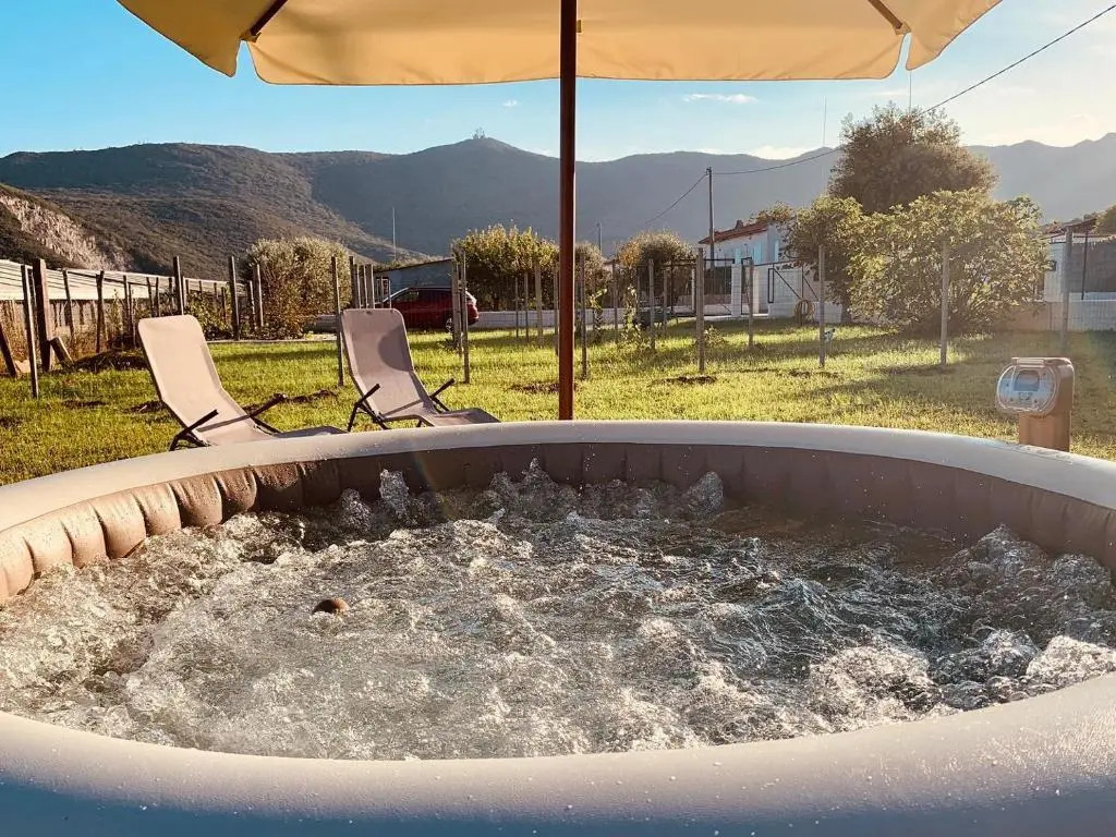 Villa LA CESA & Villino LA CASETTA Holiday Houses CON JACUZZI