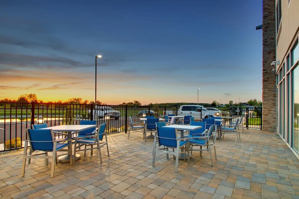 Holiday Inn Express & Suites Findlay North by IHG