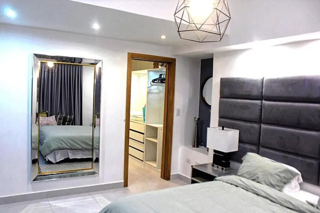 Modern 1BD Downtown+Pool+SmarTVs+BBQ+Gym